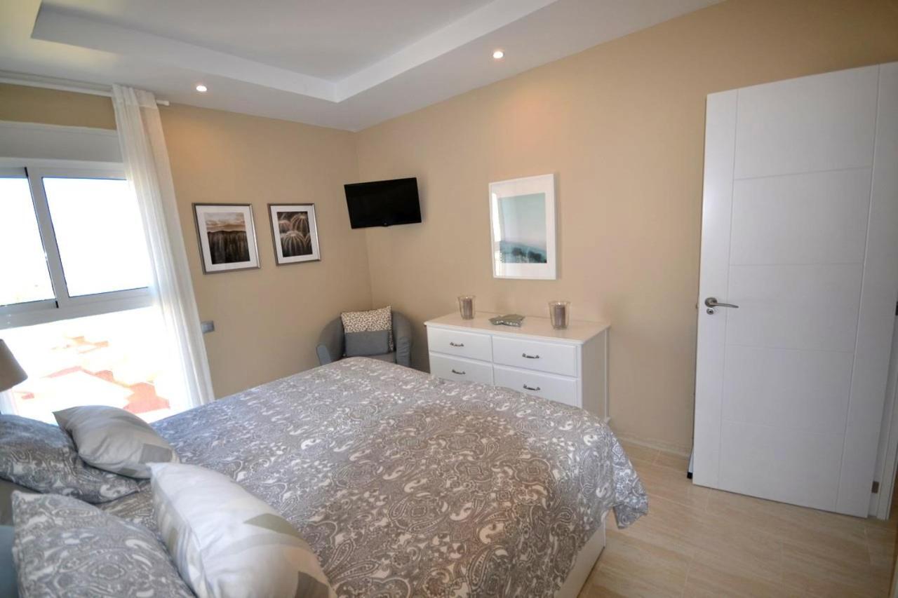 Fuengirola. Bonito Apartamento En Paseo Maritimo. Espectaculares Vistas Al Mar. Primera Linea 외부 사진